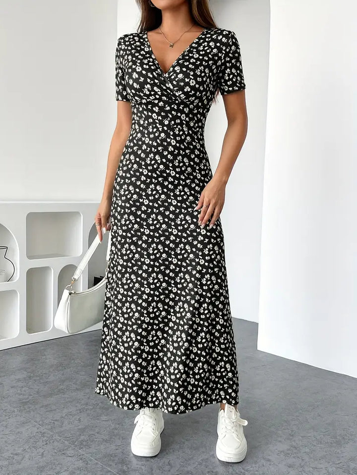 Melanie - Flattering V-Neck Floral Midi Dress