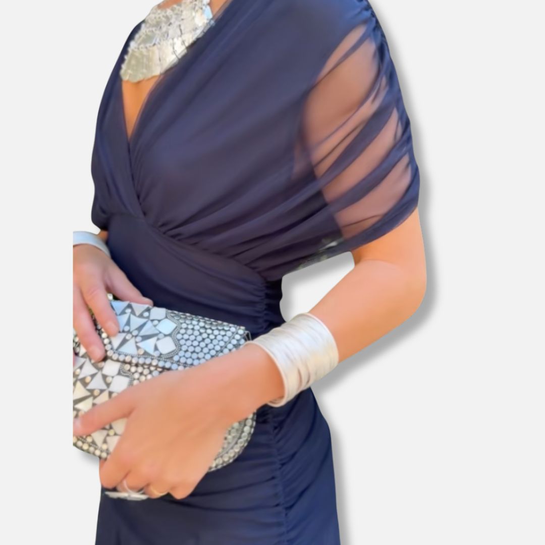 Evelyn – Elegant Dress With V-Neckline