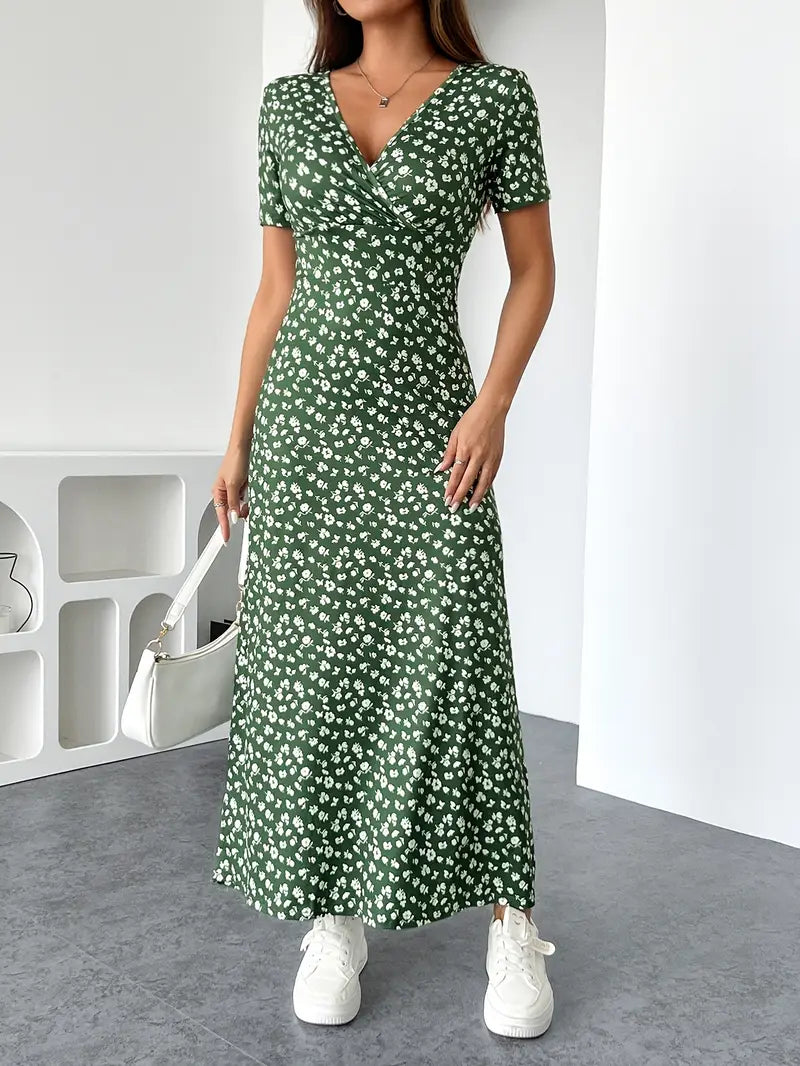 Melanie - Flattering V-Neck Floral Midi Dress