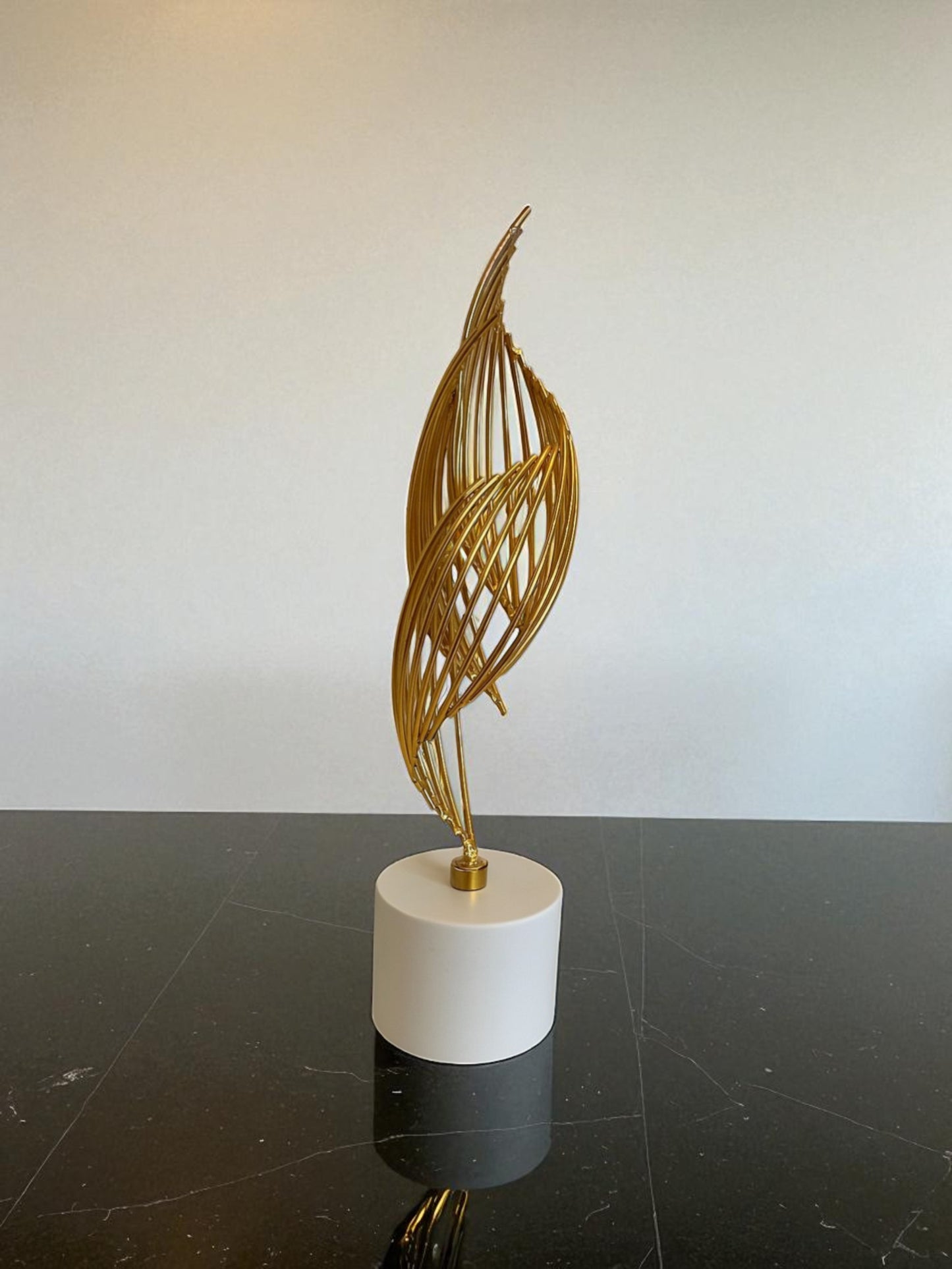 🌟 MaisonLaurant™ “Flamme Dorée” – Luxe Sculpturale Tafeldecoratie in Goud