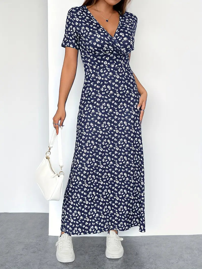 Melanie - Flattering V-Neck Floral Midi Dress